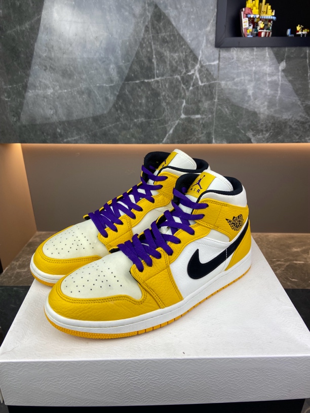 95新 NIKE/耐克 Nike休闲鞋aj1湖人mid44.5码无盒95新