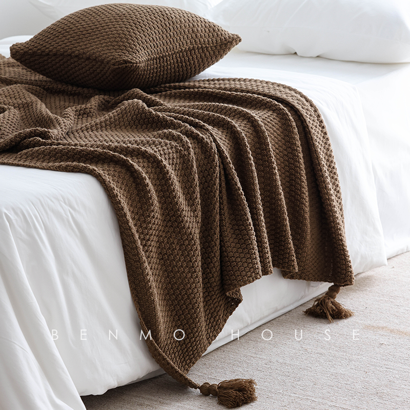 北欧原木简约风针织沙发休闲毯毛线毯床尾巾搭毯纯色手工挂球新款