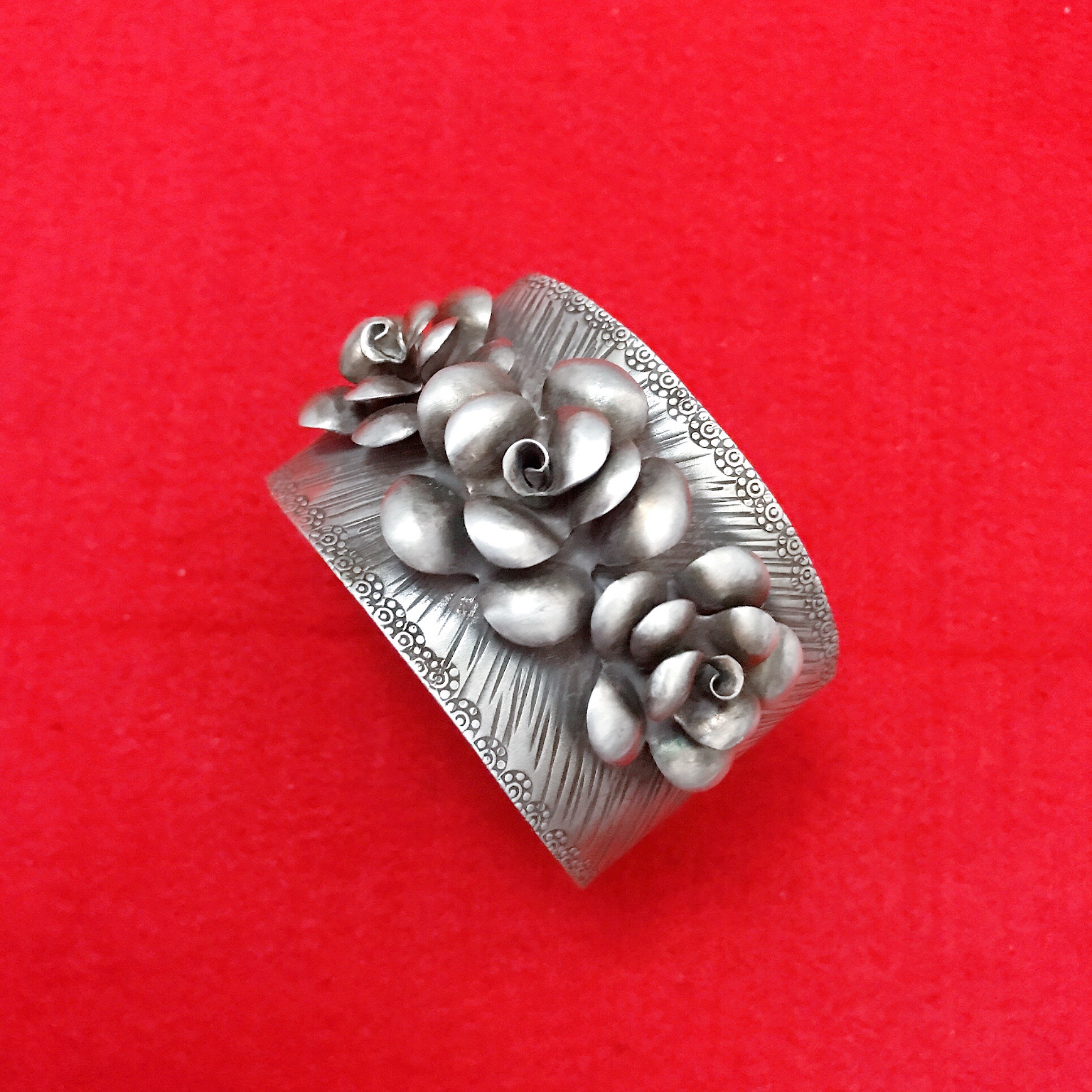 925银手镯 【臻善缘】清迈手工银手镯女纯银复古宽版花朵开口镯51g