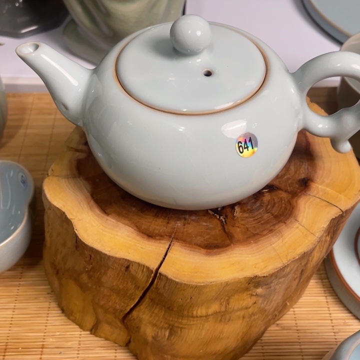 汝州原矿釉汝瓷月白壶大虾