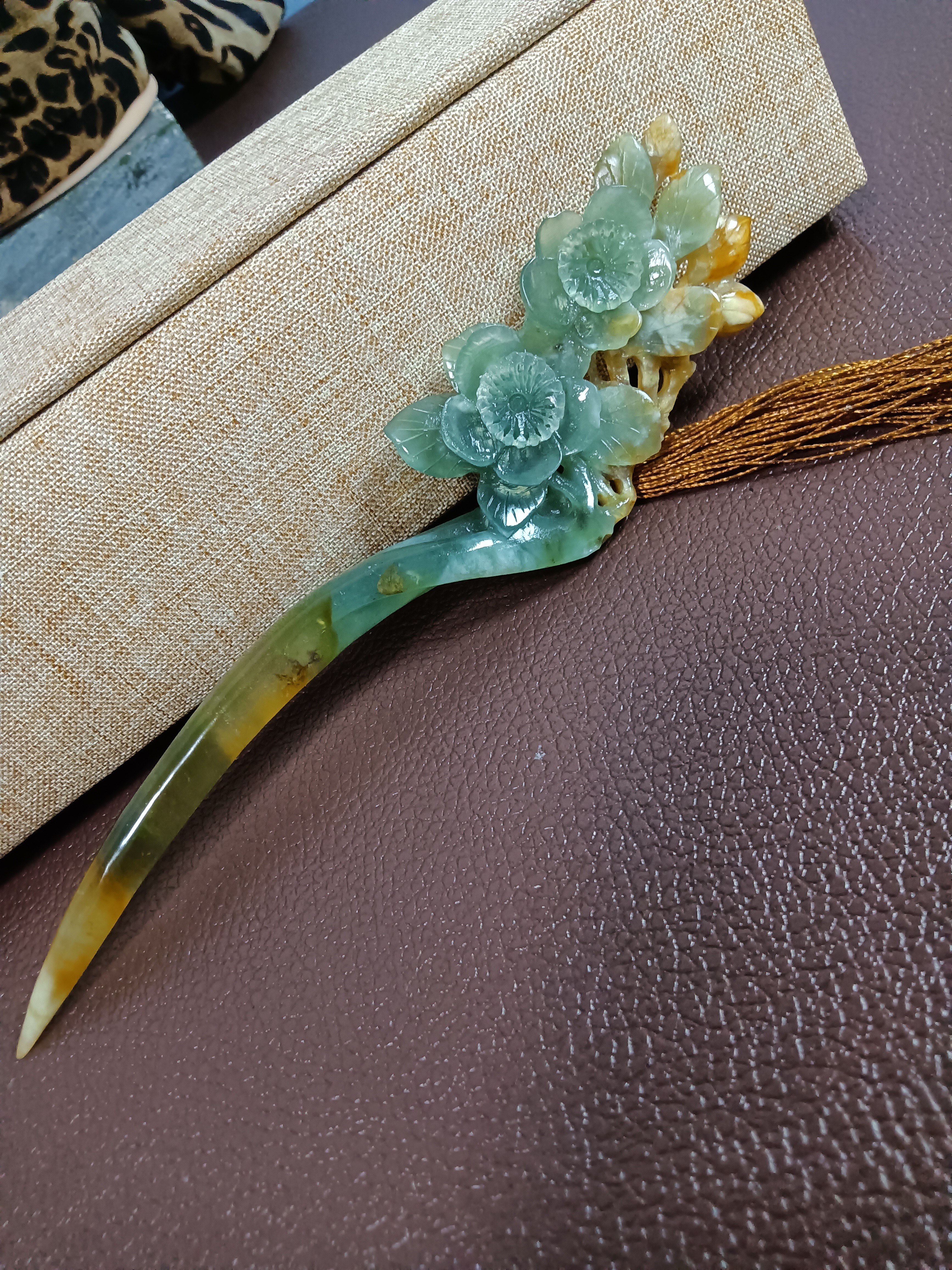 岫玉发簪手工雕刻，俏色海棠款