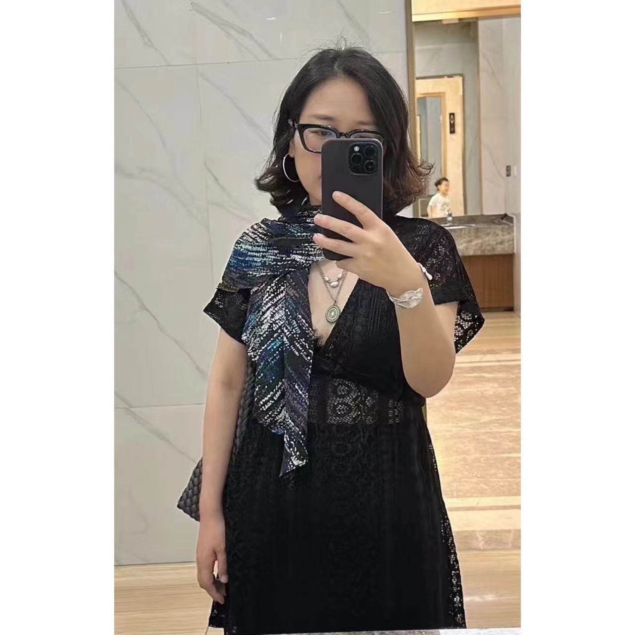 丝巾蕾丝气质轻奢时尚休闲夏季黑色镂空蕾丝气质轻奢时尚休闲夏季