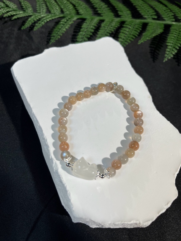 慵懒的猫黑骨干水晶手链