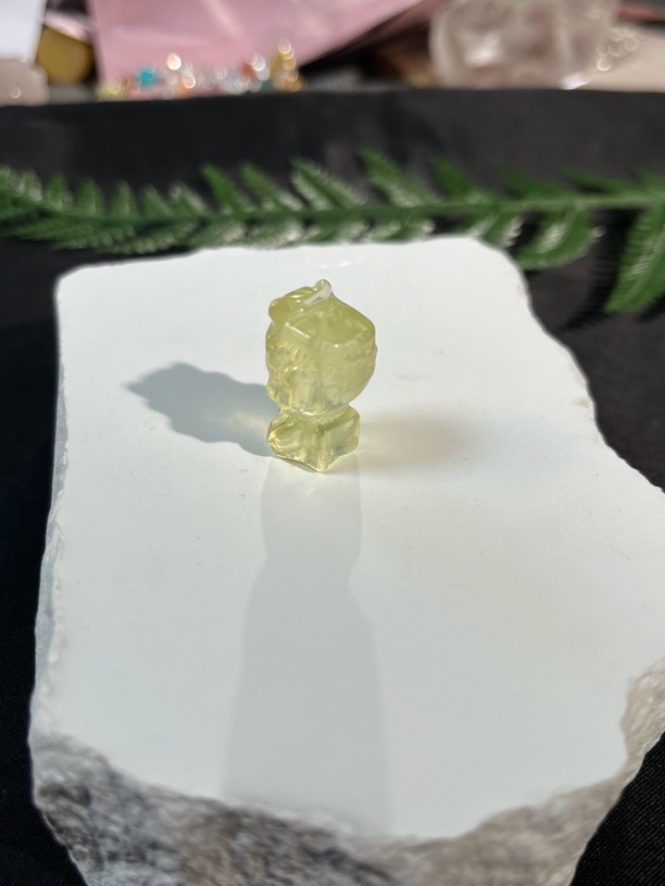 钛钢仿水晶吊坠 净体黄水晶妈祖雕刻件