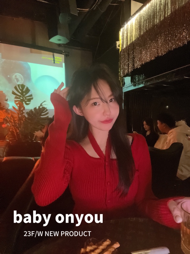 新年战袍 显瘦挂脖荷叶边针织上衣