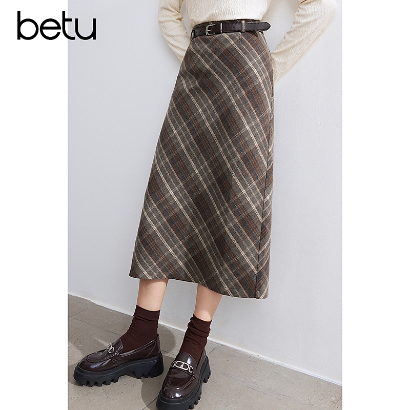 Betu/百图2025年秋冬显瘦百搭时尚休闲格纹半身裙2410D04