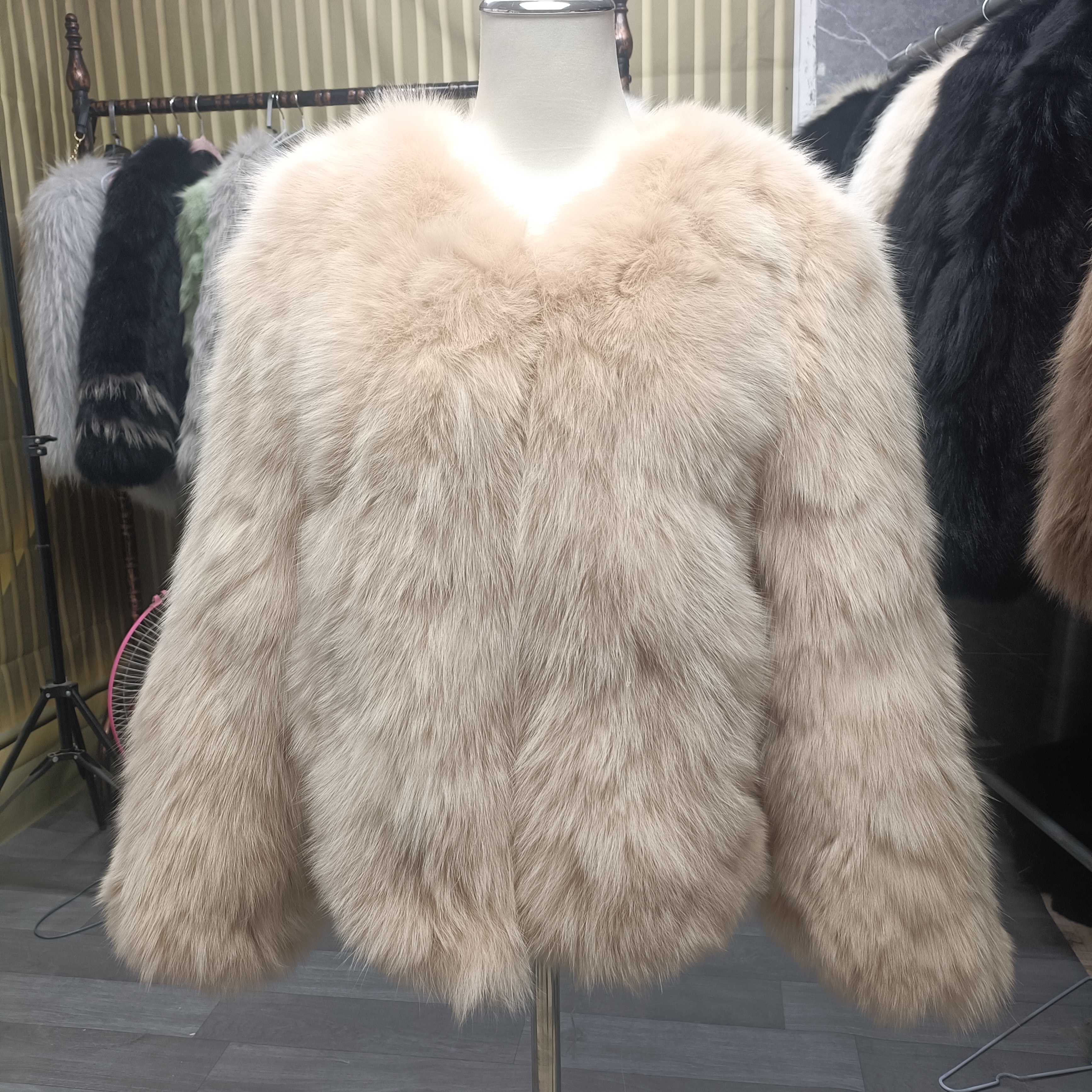 奶茶色狐狸背毛55衣长