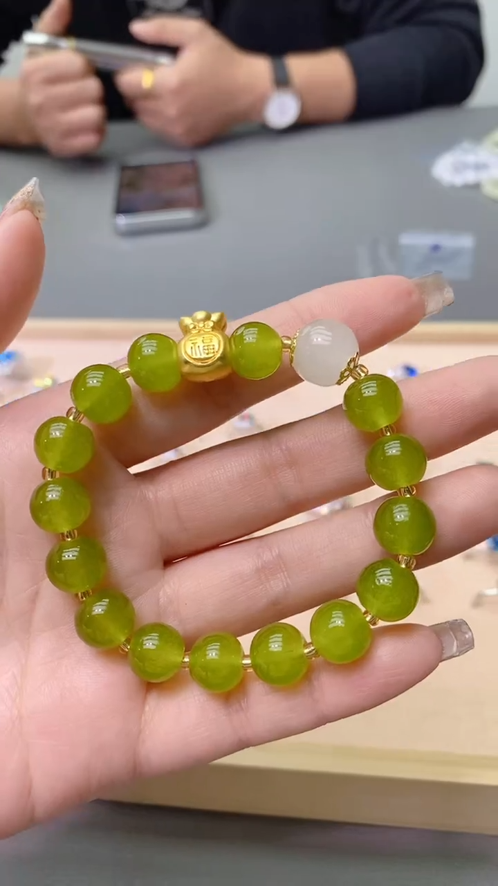 【闪购商品】烟晶手链未镶嵌嫩绿色手链