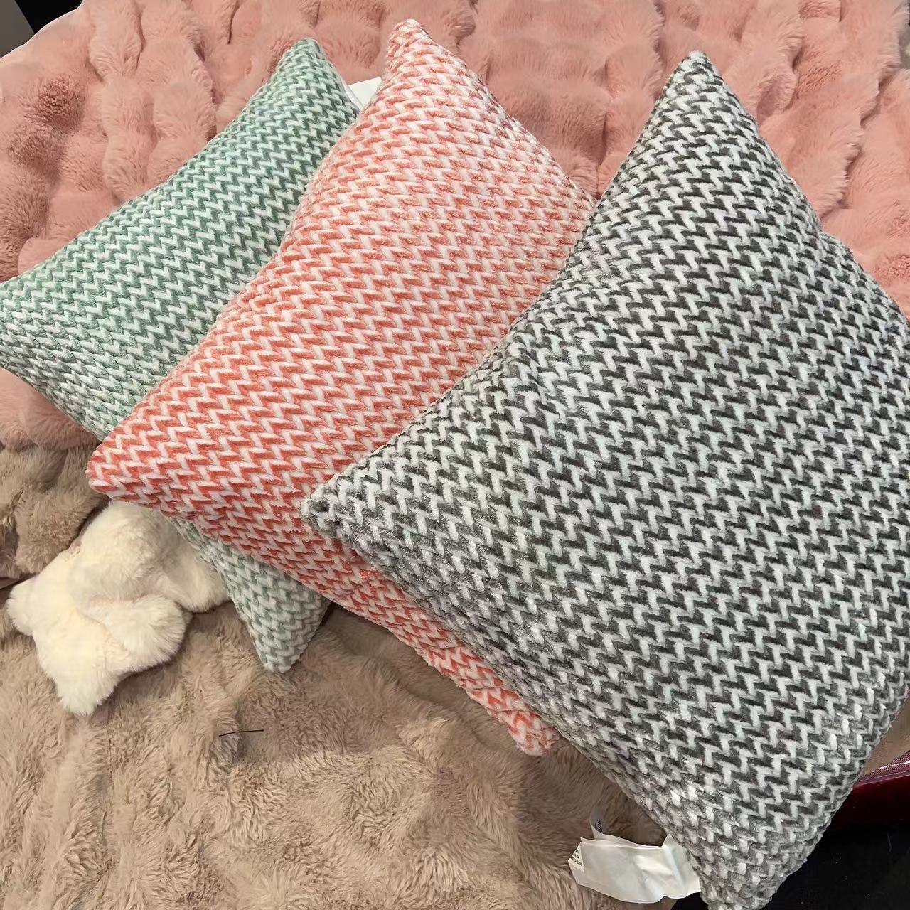 高级阳离子牛奶绒提花抱枕套wm003