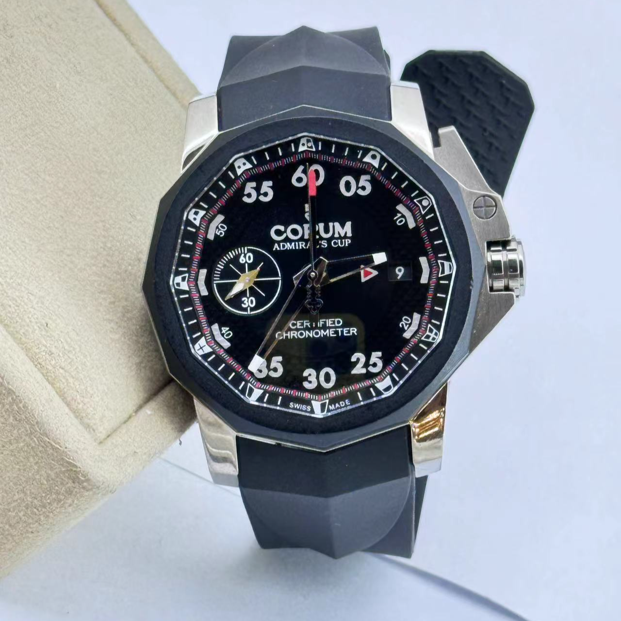 95新 CORUM/昆仑表 海军上将/44MM/钛金属/碳纤维表带/卡/潮人