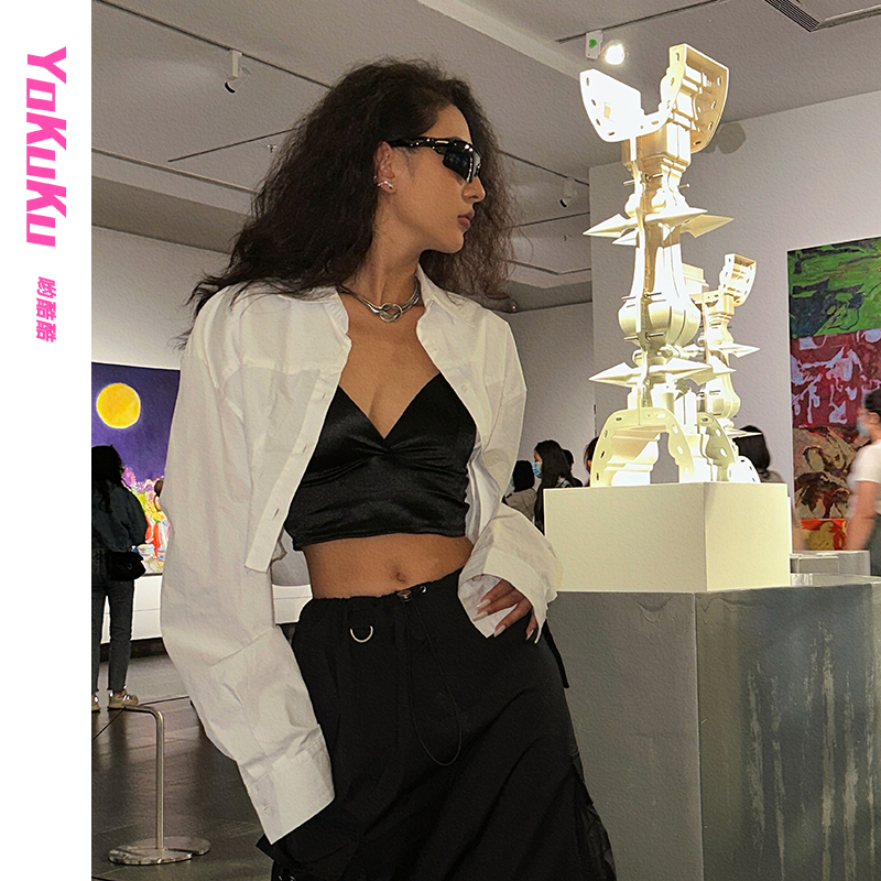 哟酷酷新款衬衫设计师款长袖翻领衬衣 高级短款掐腰正肩上衣