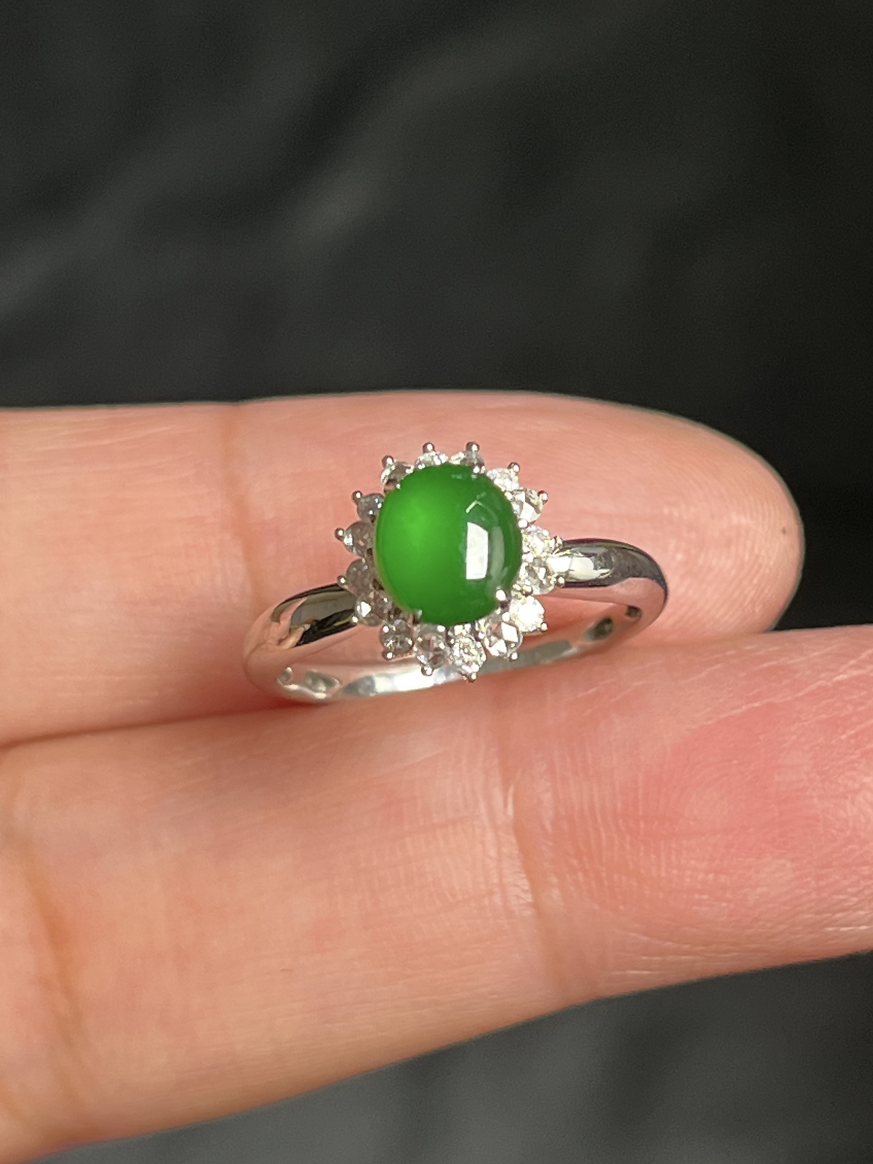 天然翡翠A货蛋面戒指，18K金镶嵌