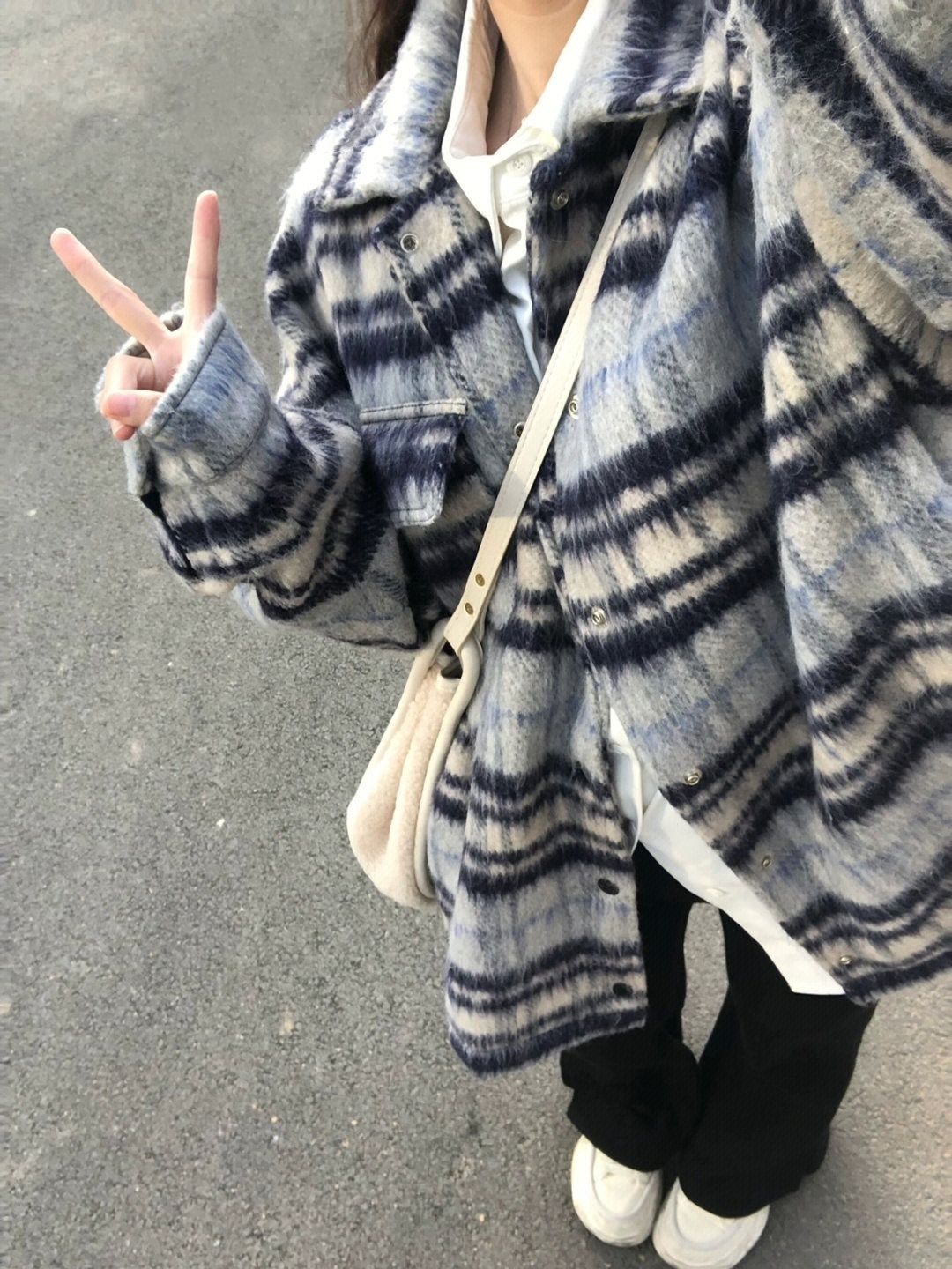 秋冬2023新款美式宽松加厚学生衬衣复古毛呢格子设计感小众外套女