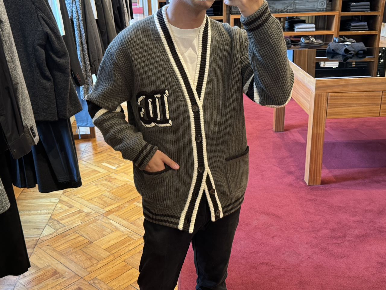 【CC在欧洲】D....G 新款  男士墨绿毛衣