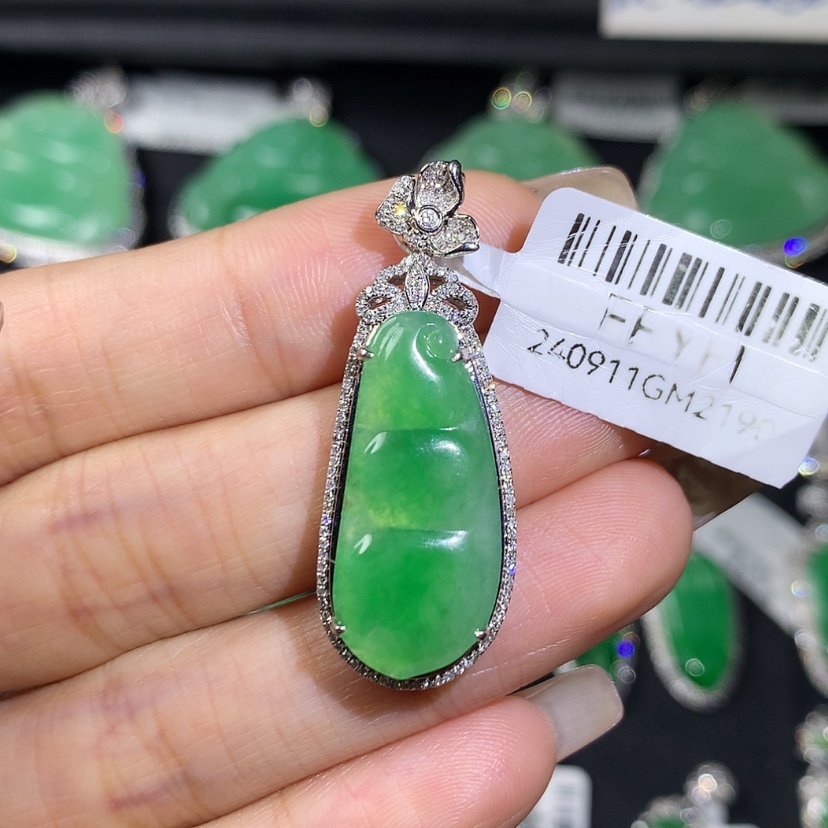 【闪购商品】翡翠颈饰18K金镶嵌