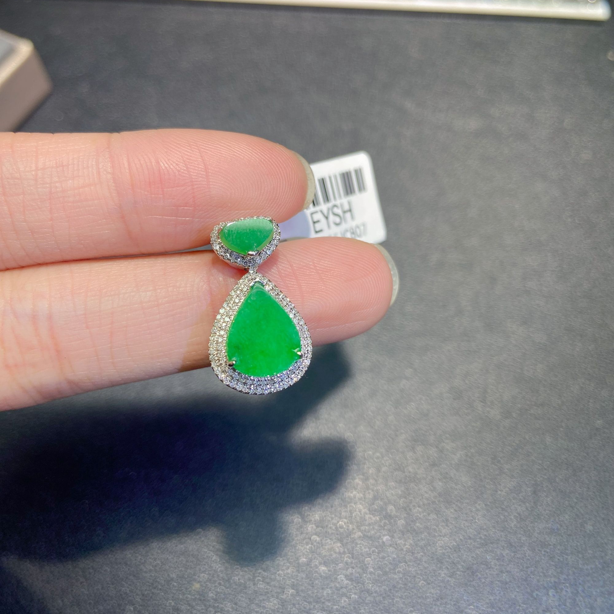 18k金镶嵌缅甸A货翡翠(不含链)