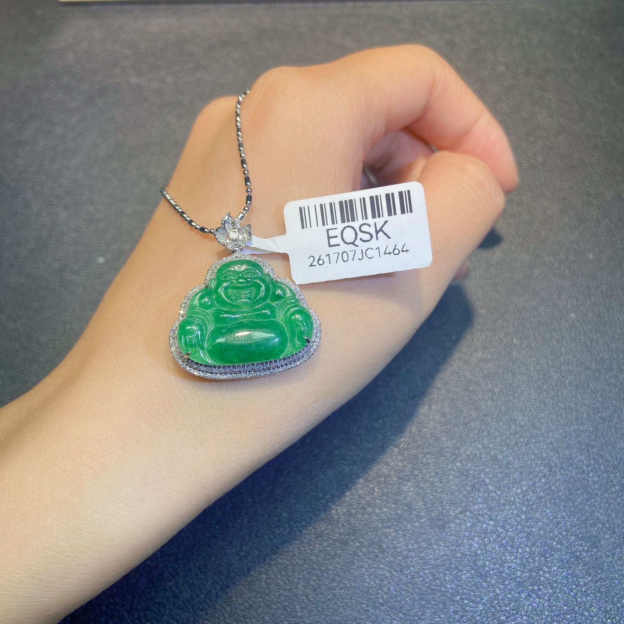 18k金镶嵌缅甸A货翡翠(不含链)