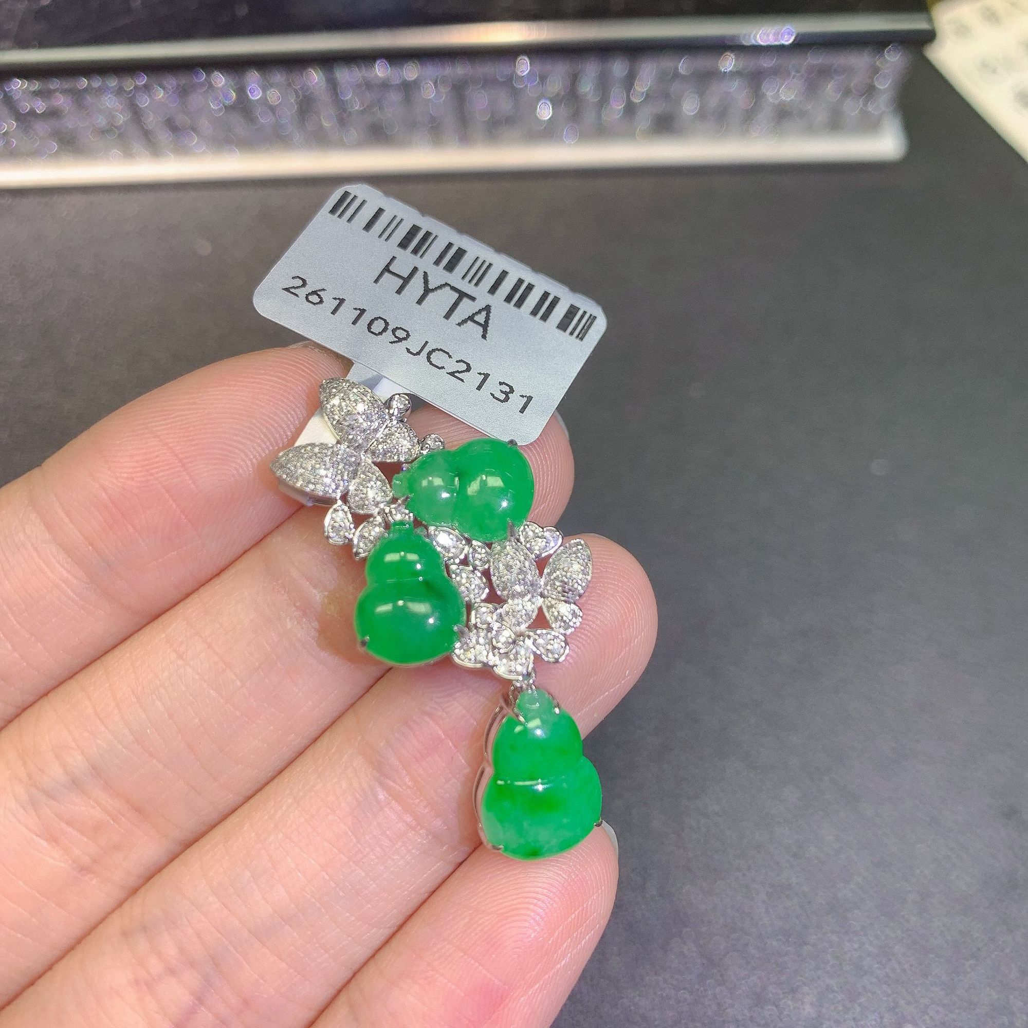 18k金镶嵌缅甸A货翡翠(不含链)