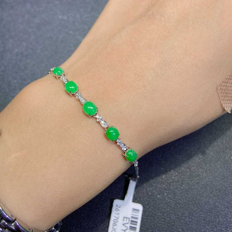 18k金镶嵌缅甸A货翡翠(不含链)