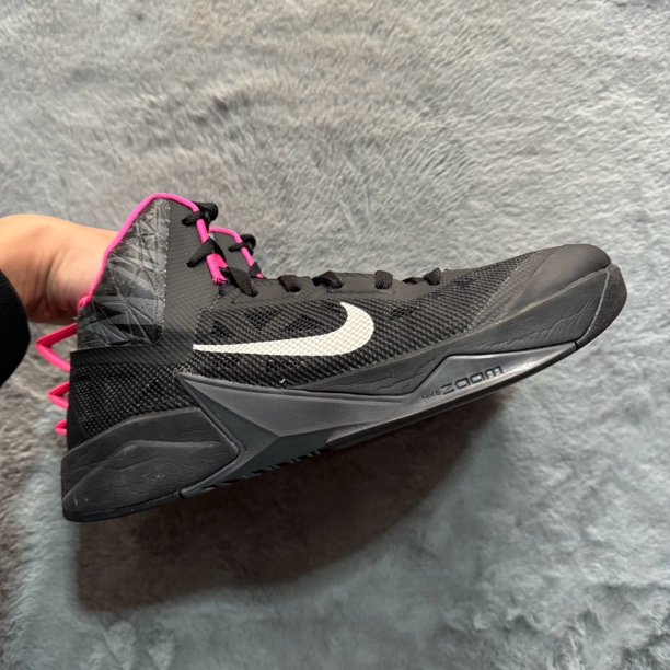 45码 Nike hyperfuse黑粉 95新 鞋底磨损小 鞋面新 中古篮球鞋