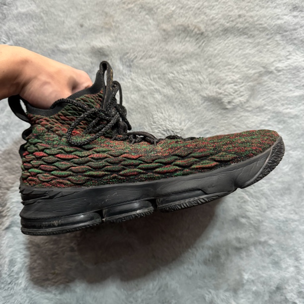 44.5码 Nike lebron15黑人月 80新 鞋底磨损小 鞋面新 中古篮球鞋