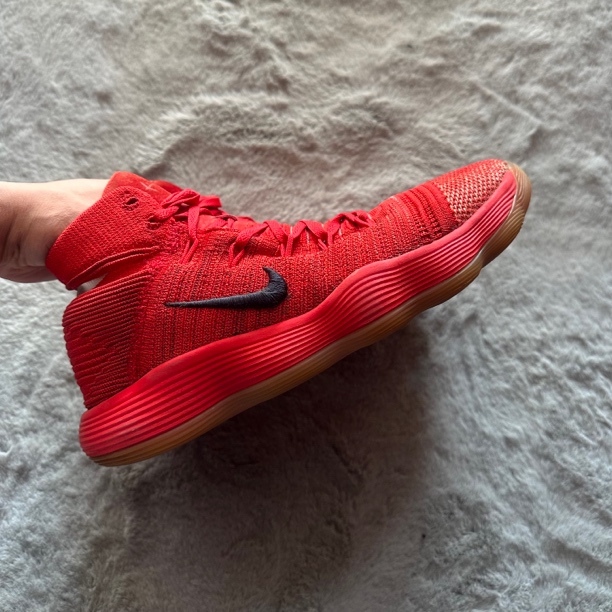 43码 Nike hyperdunk2017大红精英 90新 鞋底磨损小 中古篮球鞋