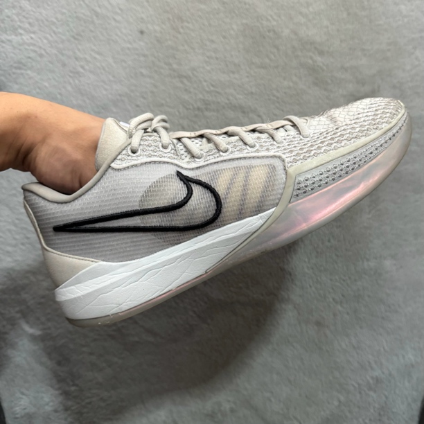 42.5码 Nike 萨布丽娜狼灰 90新带原盒 鞋底磨损小 中古篮球鞋