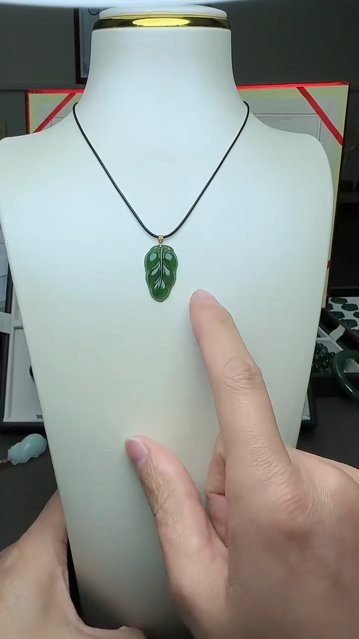 【闪购商品】和田玉颈饰18K金镶嵌叶子