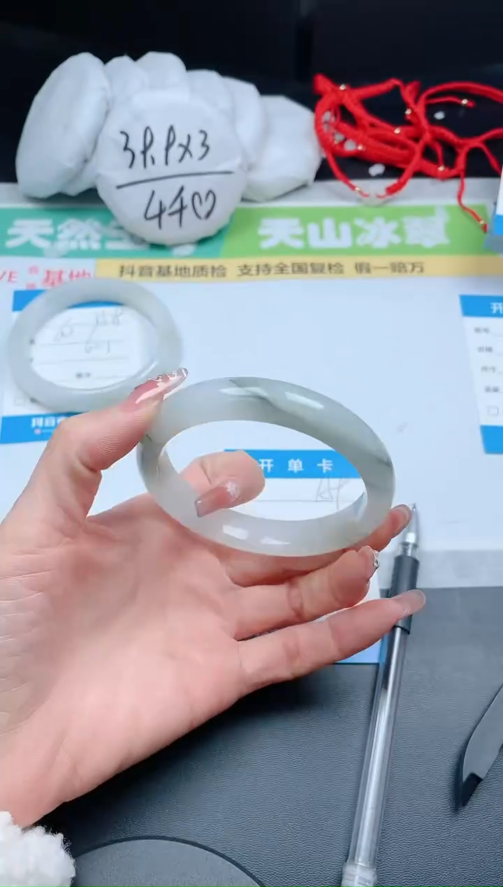 【闪购商品】石英质玉手镯未镶嵌159/62.3