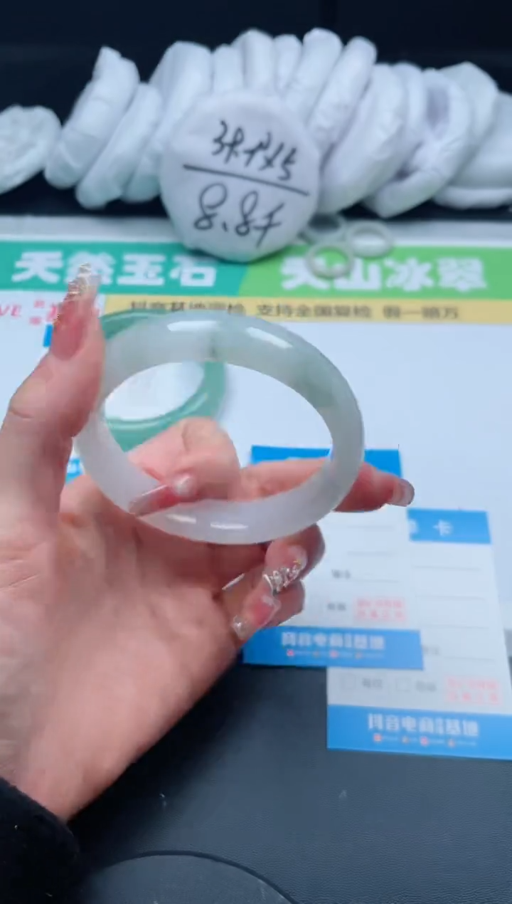 【闪购商品】石英质玉手镯未镶嵌204/60