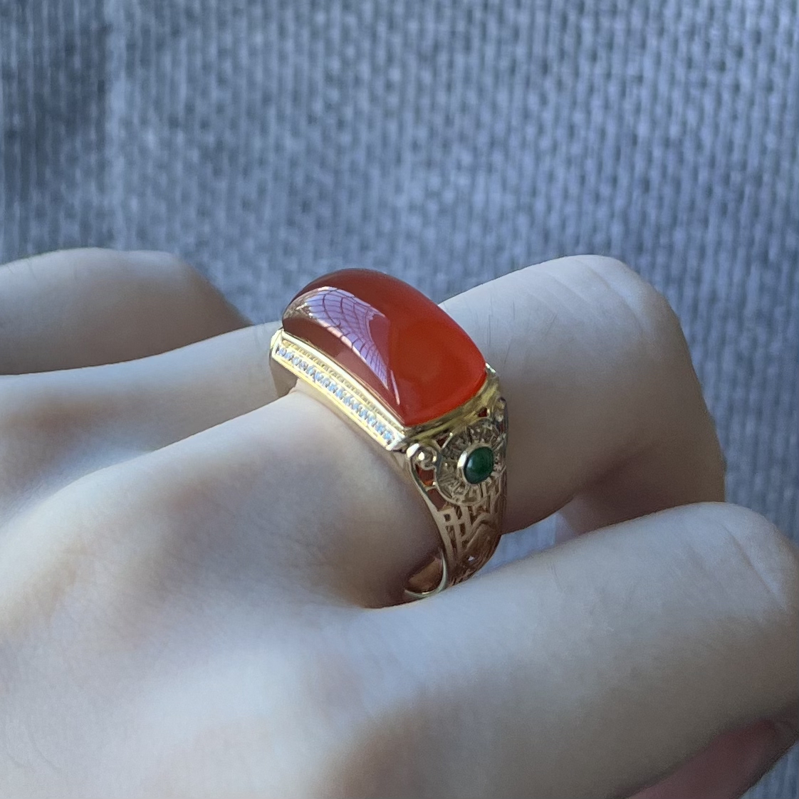 【福玺珠宝】18k黄金镶嵌保山南红马鞍戒0518