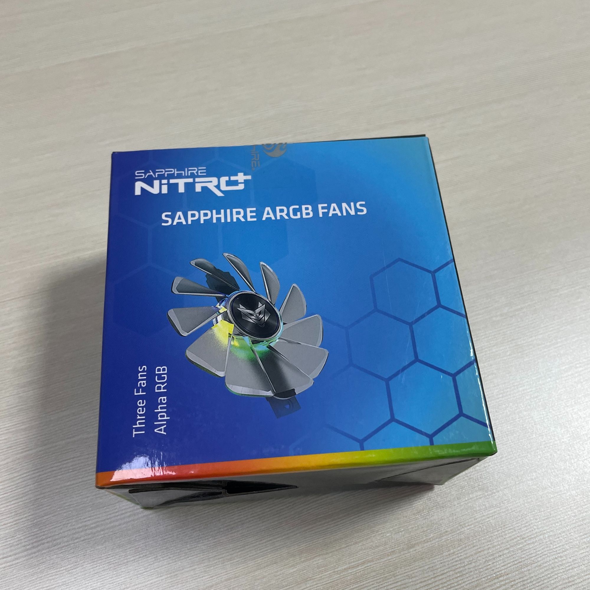 ARGB带灯的三风扇