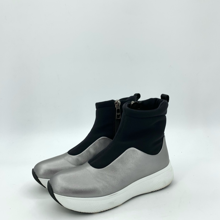99新 Prada/普拉达 002576  银黑拼色厚底拉链高帮鞋 36码