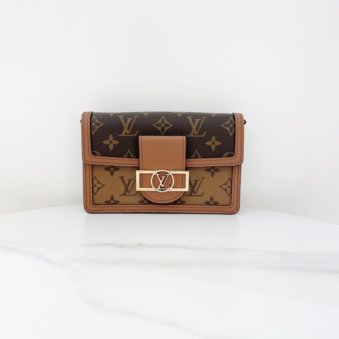 99新 LouisVuitton/路易威登 达芙妮woc链条包/公价17500/优选