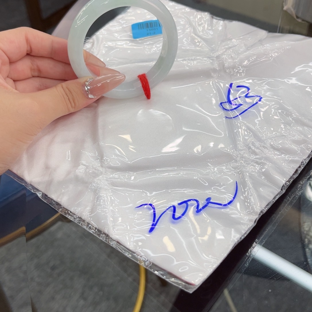 翡翠手镯未镶嵌53圈口