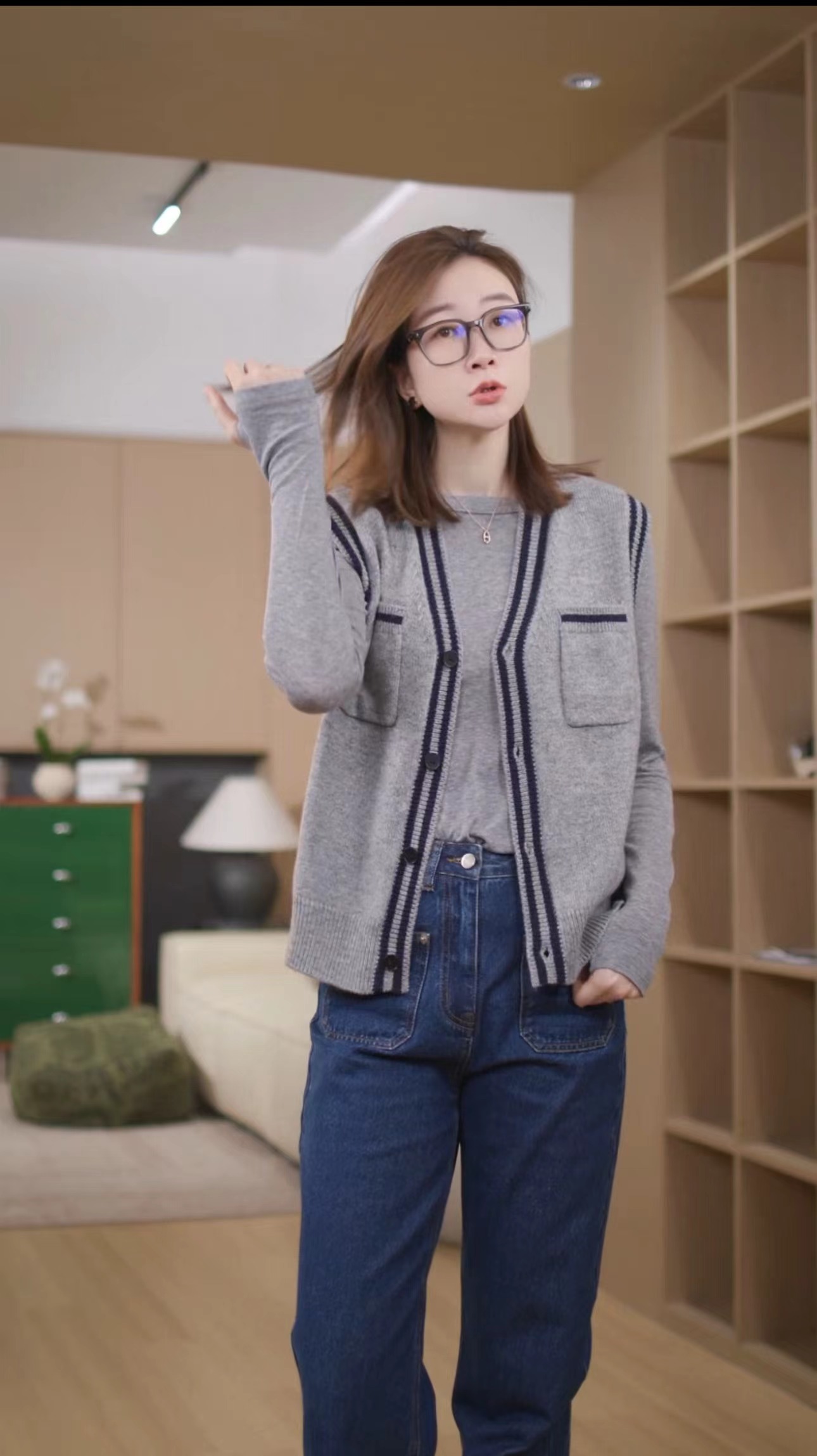 072 & RICE【绘本】绵羊毛 秋季休闲V领无袖针织马甲 31LN37399