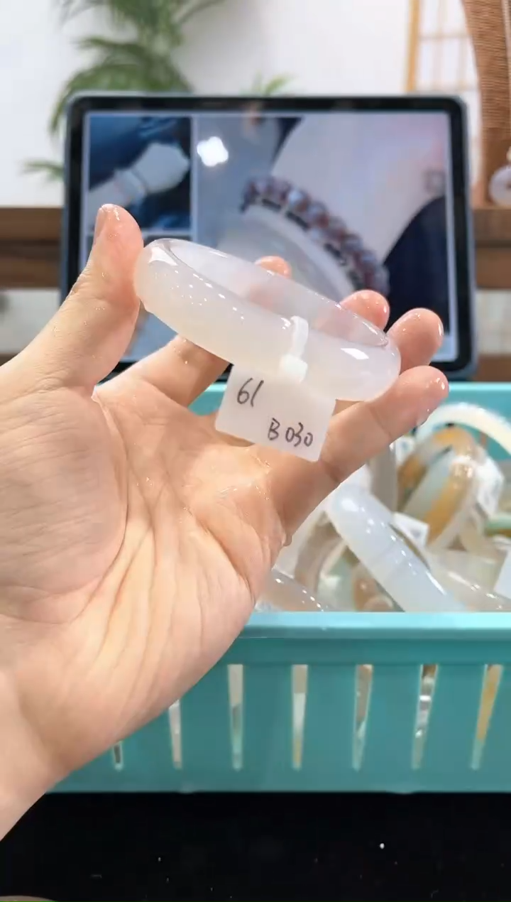 【闪购商品】玛瑙/玉髓手镯合金B030