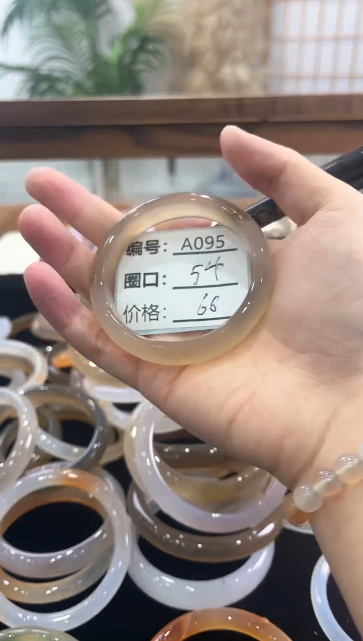 【闪购商品】玛瑙/玉髓手镯未镶嵌095