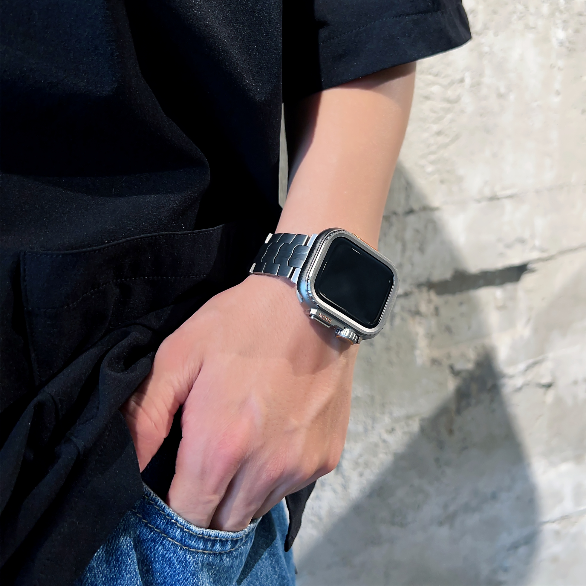 适用Applewatch钛金属表带s8钢铁侠磁吸腕带s9秒变ultra表壳套装