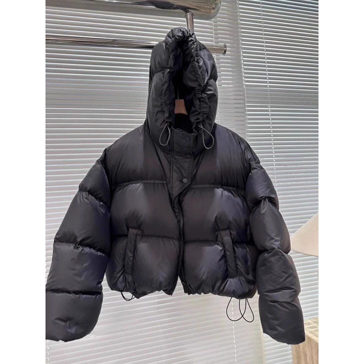 波司登2023冬季新款黑色连帽羽绒服女短款白鸭绒加厚面包服棉衣棉
