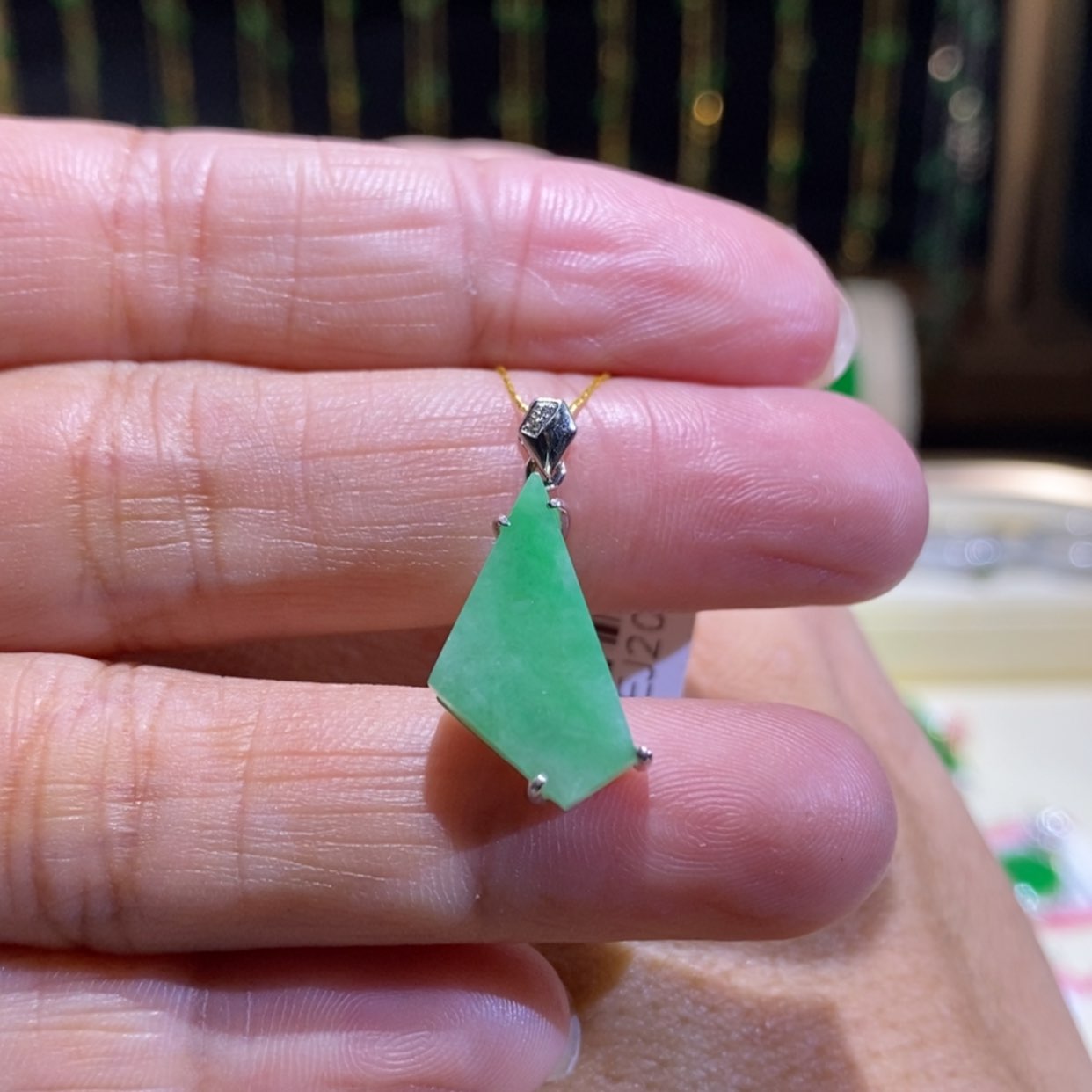 【闪购商品】翡翠颈饰18K金镶嵌吊坠