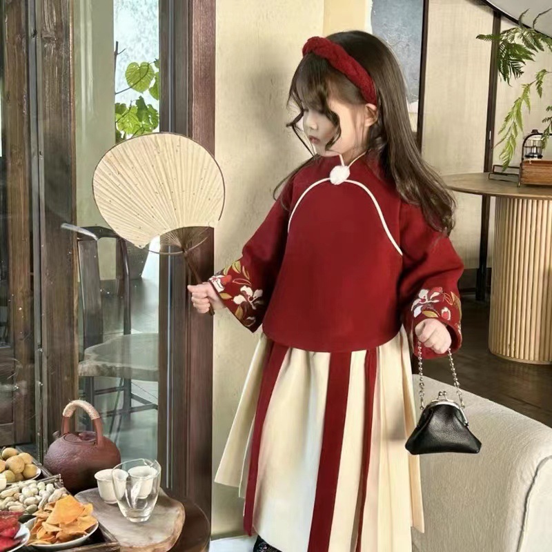 女童马面裙套装2024冬装新款洋气秋冬加厚汉服唐装拜年服两件套