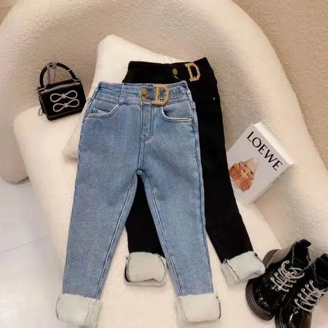 女童牛仔裤秋冬加厚一体绒新款中小童女宝宝长裤时髦洋气儿童裤子