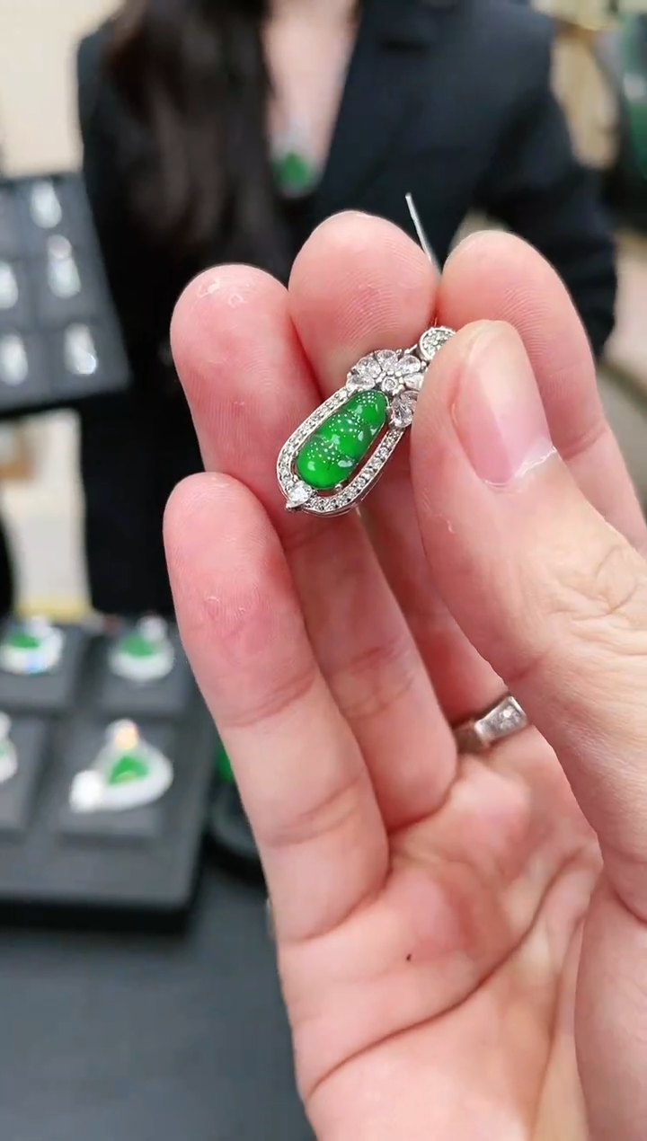 【闪购商品】翡翠吊坠银S925镶嵌13856天然翡翠A货翡翠吊坠多样性发