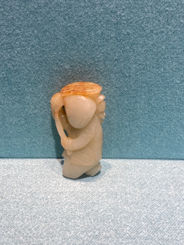 和田玉《持莲童子》雕刻手工精美可爱气质迷你时尚金色黄色银色镶嵌
