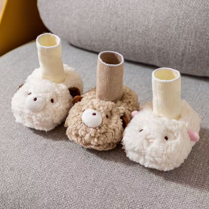 泰迪绒婴儿不掉鞋袜新生儿加绒毛绒婴幼儿加厚保暖软底鞋子卡通