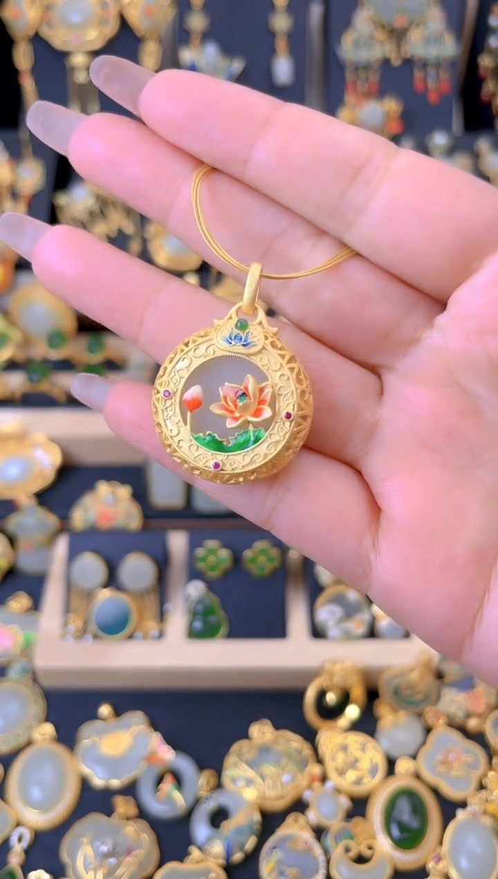 【闪购商品】和田玉吊坠银S925镀金镶嵌莲花香囊吊坠