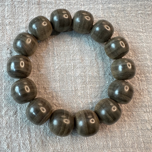 【南方嘉木】阴沉老山檀15×16mm印度迈索尔手串