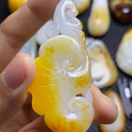 和田玉颈饰未镶嵌