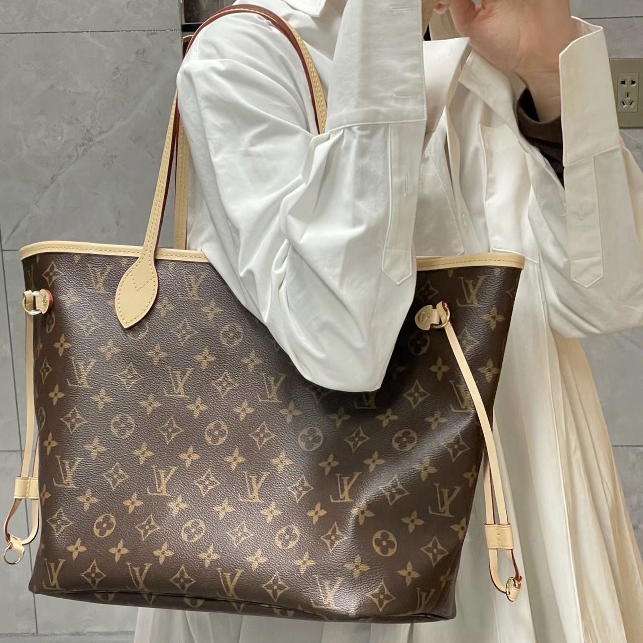99新 LouisVuitton/路易威登 兔兔奢G专属/LV购物袋/231105027
